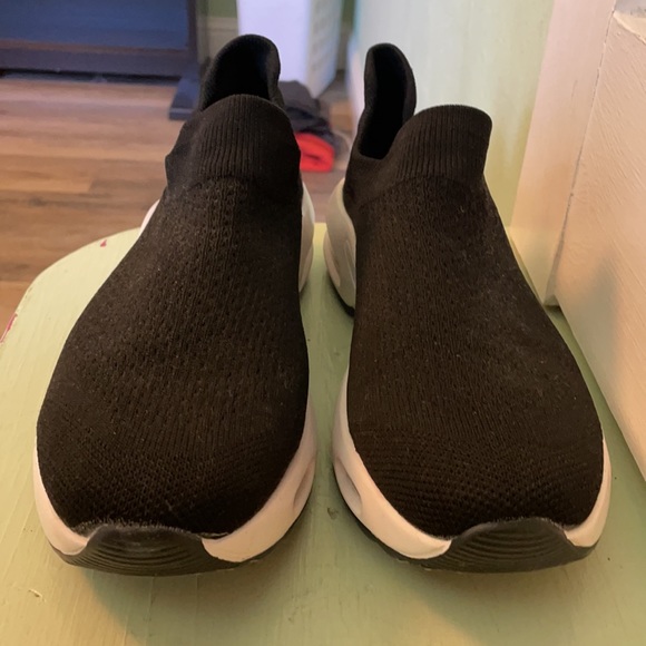 SNEAKERS - Picture 3 of 7